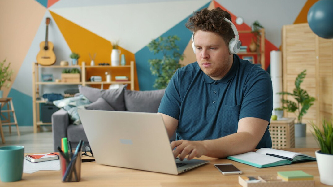 person following online health course